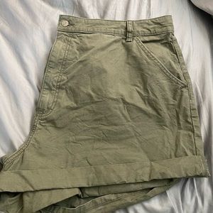 ASOS CURVE.  US 18/UK 22. Mom shorts